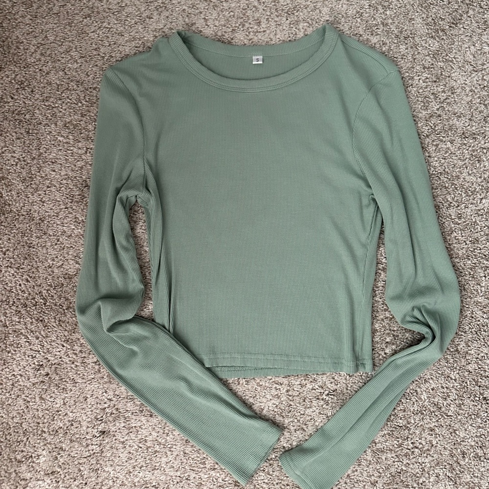 Long sleeve cropped shirt